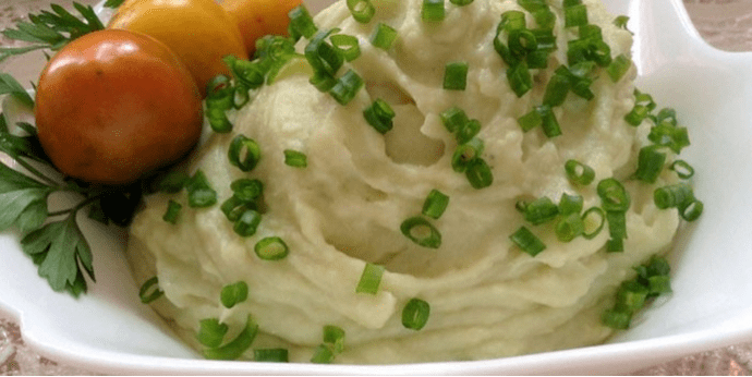 Puree wykonane z kolorowej kapusty z pomidorami